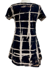 Load image into Gallery viewer, Cynthia Ashby SHORT SLEEVE GRAPHIC TUNIC - Originally $169
