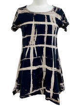 Load image into Gallery viewer, Cynthia Ashby SHORT SLEEVE GRAPHIC TUNIC - Originally $169
