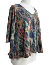 Load image into Gallery viewer, Prairie Cotton V GODET BACK TUNIC
