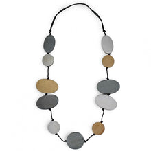 Load image into Gallery viewer, Sylca WOOD BEAD NECKLACE
