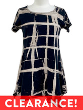 Load image into Gallery viewer, Cynthia Ashby SHORT SLEEVE GRAPHIC TUNIC - Originally $169
